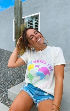 Show Me Your Mumu Thomas Tee ~ World Graphic -Show Me Your Mumu 0D7E3F32 4716 4506 8D4B 8B8C5D2F6905