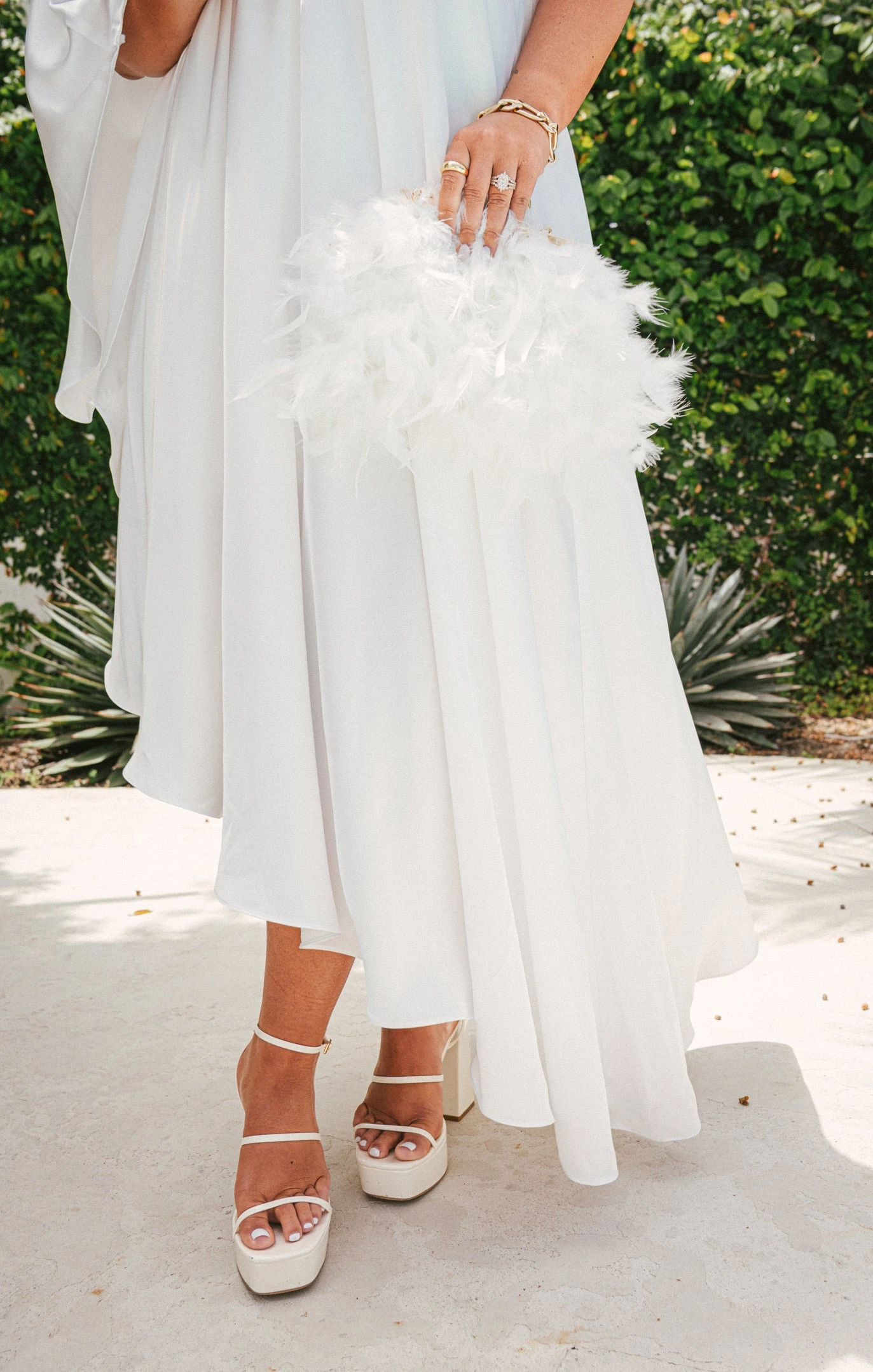 Show Me Your Mumu Fae Faux Feather Purse ~ White 5 Show Me Your Mumu Fae Faux Feather Purse ~ White - Image 3