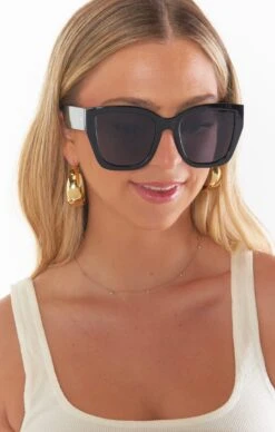 Show Me Your Mumu Aire Haedus Sunglasses ~ Black