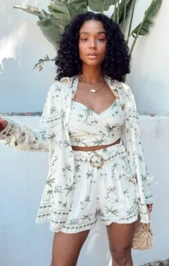 Show Me Your Mumu Clara Crop Top ~ Ocean Drive Palm 13 Show Me Your Mumu Clara Crop Top ~ Ocean Drive Palm -Show Me Your Mumu IMG 0018 cbac04a4 25cb 41bb 942d da5bbfe5ee99