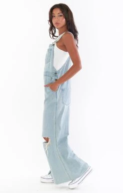 Show Me Your Mumu Trenton Overalls ~ Faded Indigo 7 Show Me Your Mumu Trenton Overalls ~ Faded Indigo -Show Me Your Mumu MDR2 591 FI07 01 2