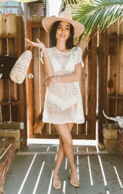 Show Me Your Mumu Cleo Coverup ~ White Crochet 17 Show Me Your Mumu Cleo Coverup ~ White Crochet -Show Me Your Mumu MM2 4961 WC16 01