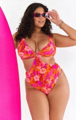 Show Me Your Mumu Banbè Eyewear The Kylie Sunglasses ~ Fuchsia -Show Me Your Mumu MMS3 257MT15 06 4fcdb328 0af3 4f8f ae6c a6ae27234f06