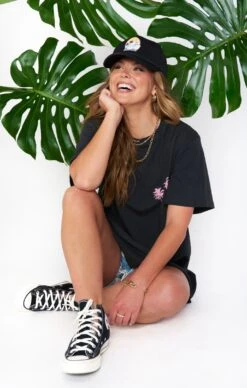 Show Me Your Mumu Venice Graphic Trucker Hat ~ Black -Show Me Your Mumu MS1 4811 VE17 01 2 29e9f47b 81c5 4948 9bd5 d74954aad650