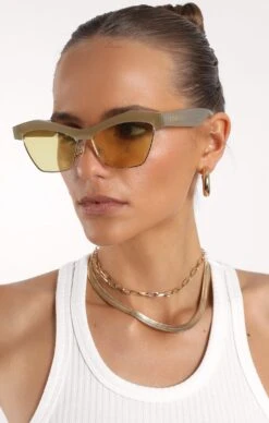 Show Me Your Mumu Banbè Eyewear The Erin Sunglasses ~ Taupe