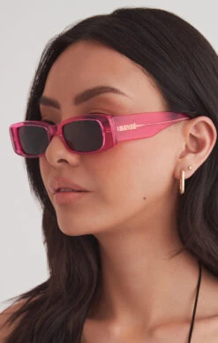 Show Me Your Mumu Banbè Eyewear The Kylie Sunglasses ~ Fuchsia