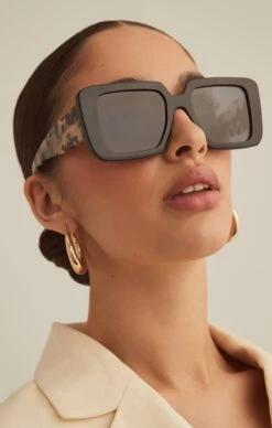 Show Me Your Mumu Banbè Eyewear The Marisa Sunglasses ~ Black/Blonde Tort