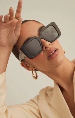 Show Me Your Mumu Banbè Eyewear The Marisa Sunglasses ~ Black/Blonde Tort -Show Me Your Mumu THEMARISA BLACK BLONDETORT INK5