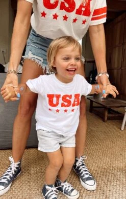 Show Me Your Mumu Wolfie Tee ~ USA Graphic