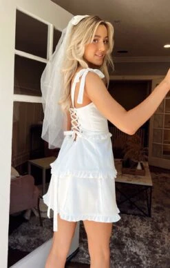 Show Me Your Mumu Ari Bow Veil ~ White