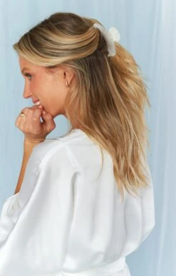 Show Me Your Mumu Bride Hair Claw Clip ~ White/Iridescent 7 Show Me Your Mumu Bride Hair Claw Clip ~ White/Iridescent -Show Me Your Mumu claudiapaige 1.631992