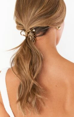 Show Me Your Mumu Shell Claw Clip ~ Gold -Show Me Your Mumu fall23 bri 12.1628471