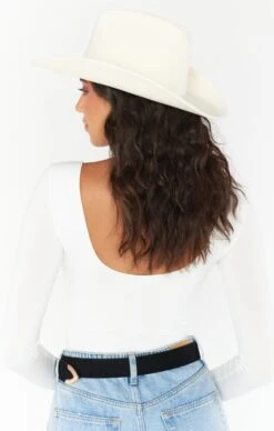 Show Me Your Mumu Kadi Cowboy Hat ~ White 23 Show Me Your Mumu Kadi Cowboy Hat ~ White -Show Me Your Mumu fallreshoots courtney 8.211955
