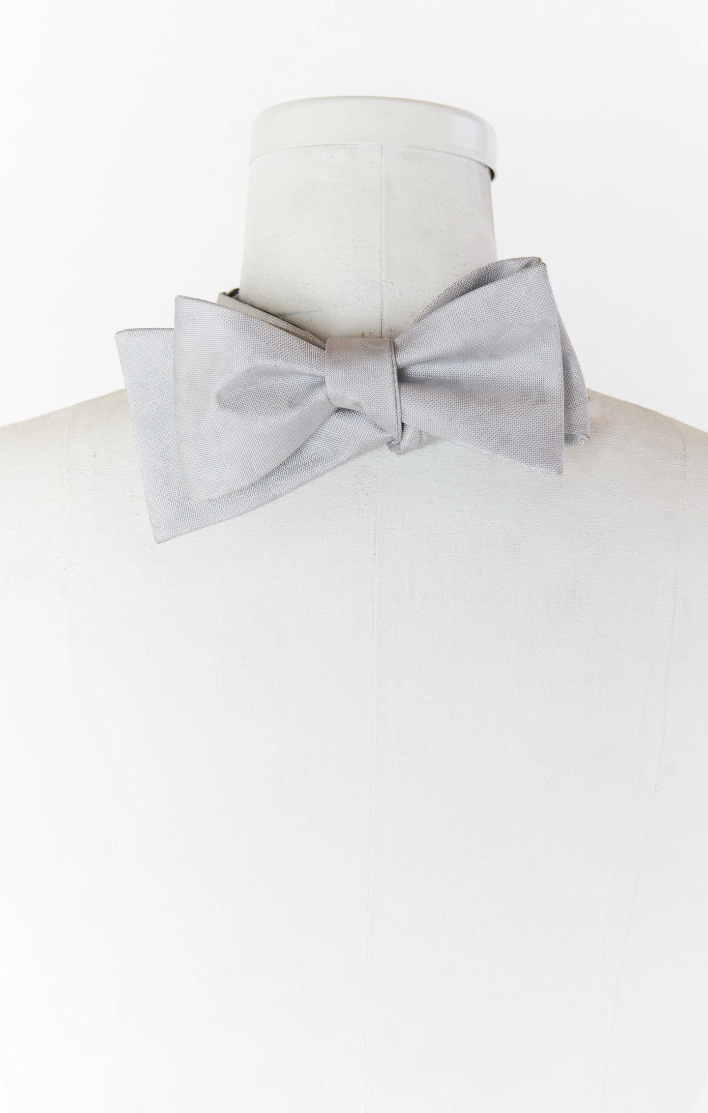 Show Me Your Mumu Josh Bow Tie ~ Silver Floral Luxe Satin 3 Show Me Your Mumu Josh Bow Tie ~ Silver Floral Luxe Satin