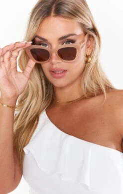 Show Me Your Mumu Banbè Eyewear The Bardot Sunglasses ~ Honey -Show Me Your Mumu heathermcmahan judahanna 5.2459746 Edit