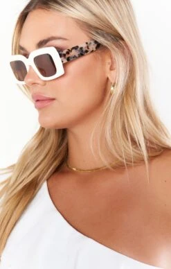 Show Me Your Mumu Banbè Eyewear The Kendall Sunglasses ~ Ivory & Blonde Tort -Show Me Your Mumu heathermcmahan judahanna 5.2459760