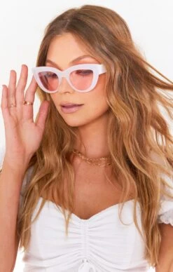 Show Me Your Mumu Kaylee Cat Eye Sunglasses ~ White/Pink -Show Me Your Mumu holiday21 jordynsophia 3.2544908