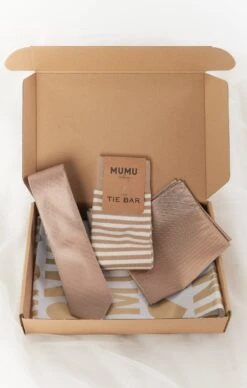 Show Me Your Mumu Tie Bar Gift Box ~ Dune Solid