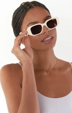 Show Me Your Mumu Banbè Eyewear The Nina Sunglasses ~ Bone/Auburn -Show Me Your Mumu shadesofpinck 3.940224