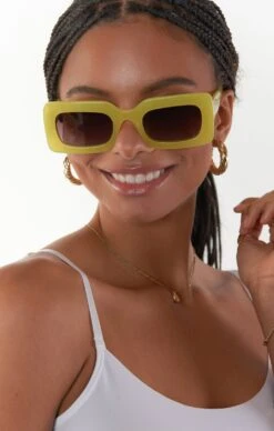 Show Me Your Mumu Banbè Eyewear The Jones Sunglasses ~ Citrus/Brown Fade 17 Show Me Your Mumu Banbè Eyewear The Jones Sunglasses ~ Citrus/Brown Fade -Show Me Your Mumu shadesofpinck 3.940255