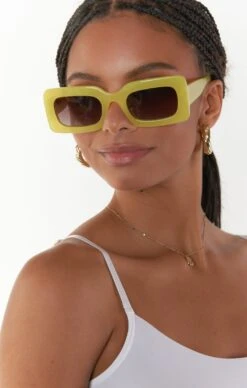 Show Me Your Mumu Banbè Eyewear The Jones Sunglasses ~ Citrus/Brown Fade 13 Show Me Your Mumu Banbè Eyewear The Jones Sunglasses ~ Citrus/Brown Fade -Show Me Your Mumu shadesofpinck 3.940262