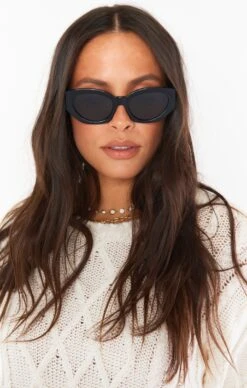Show Me Your Mumu Banbè Eyewear The Alessandra Sunglasses ~ Black & Smoke -Show Me Your Mumu su21 emilyjudah 9.270335