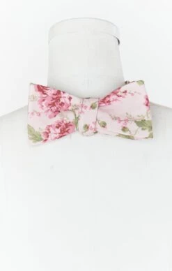 Show Me Your Mumu Josh Bow Tie ~ Garden Romantic 12 Show Me Your Mumu Josh Bow Tie ~ Garden Romantic -Show Me Your Mumu tiebar 12.626465